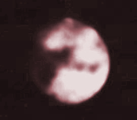 Dies ist ein Marsfoto. Man erkennt aber links unten den kleineren Embryo und oben den größeren Embryo.