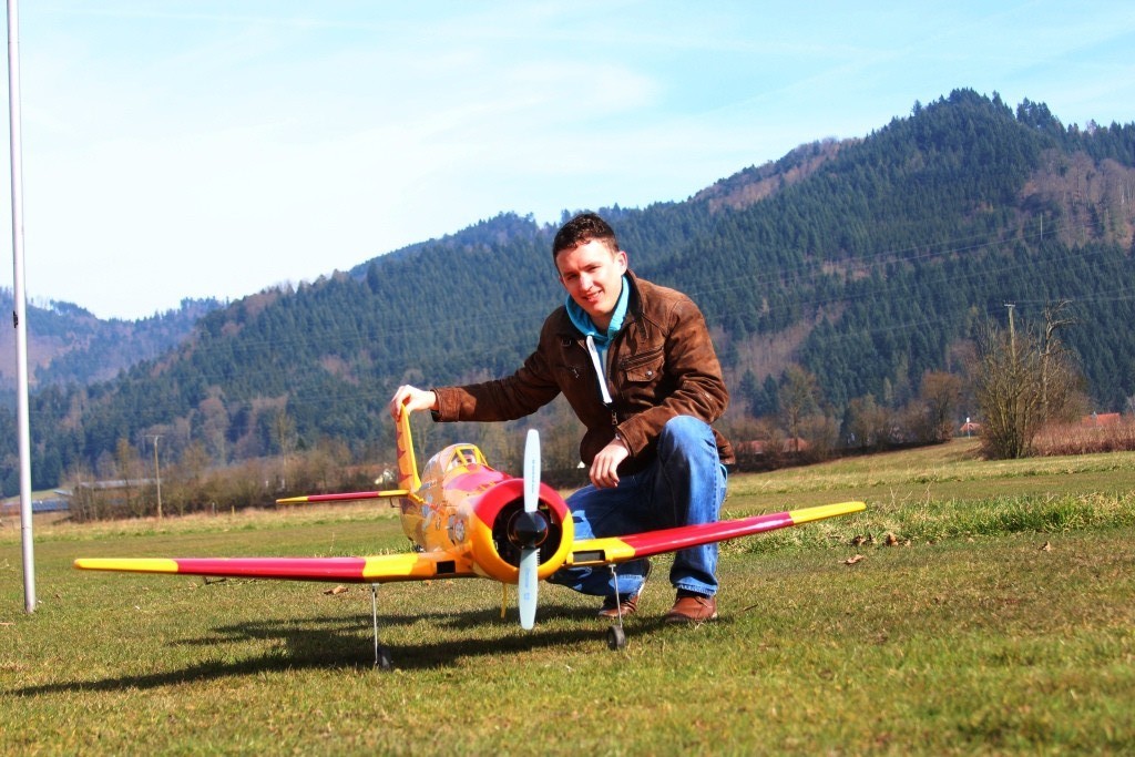 Matthias und seine Sea fury von Graupner mit 1,80m Spannweite und ZG20 Motor