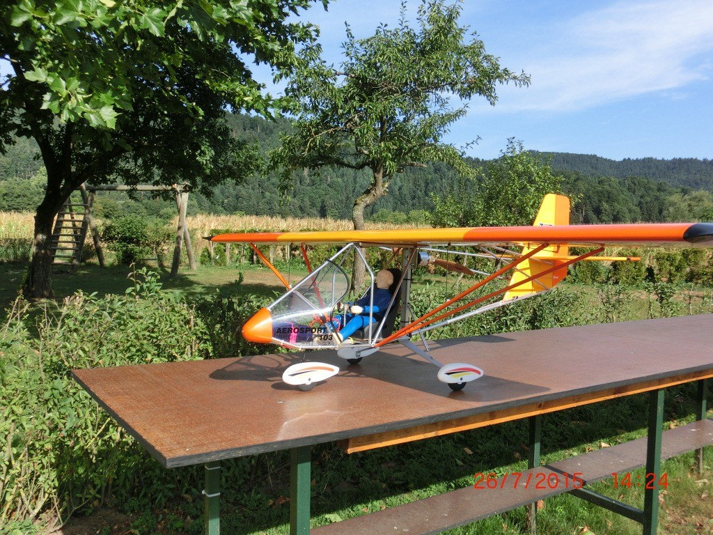 Hier eine 2.4m, 6S, Aerosport 103. Pilot: bernd Blum