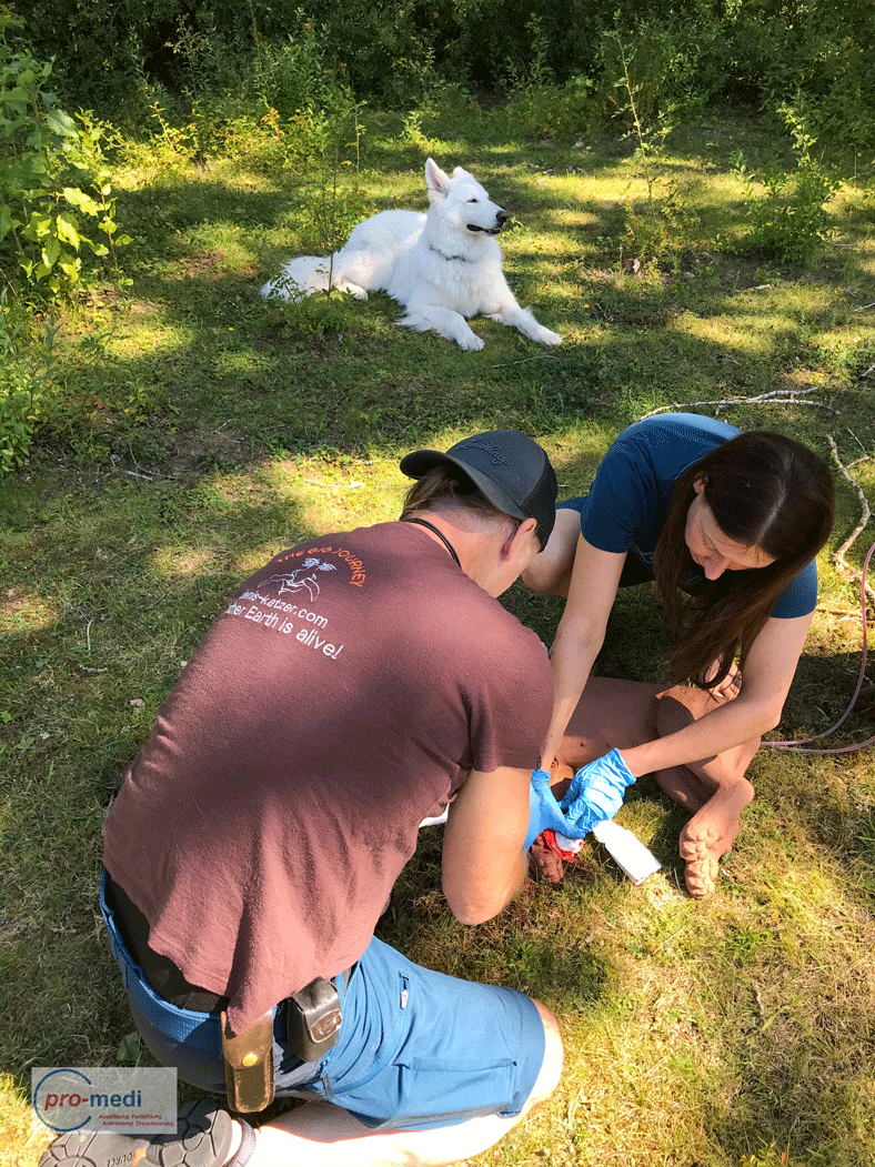 Tanja & Denis bei einer medizinischen Simulationsübung