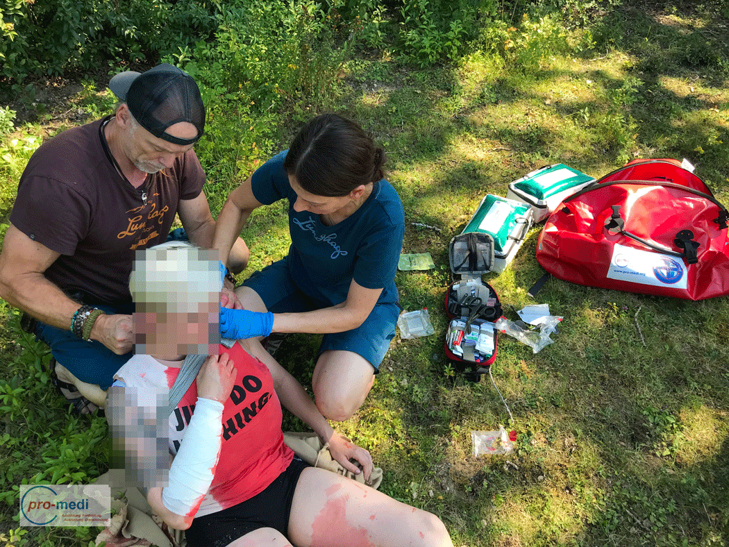 Tanja & Denis bei einer medizinischen Simulationsübung