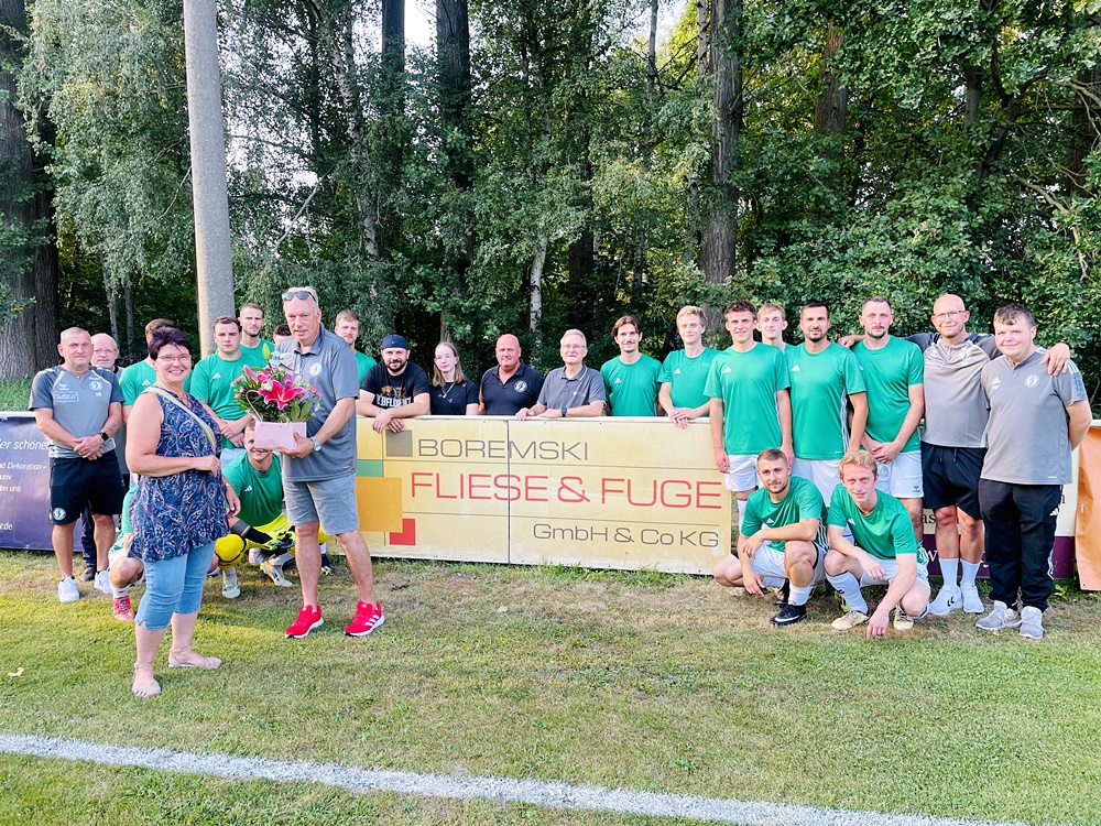Firma Boremski Fliesen & Fuge mit der 1. Mannschaft des Vereins