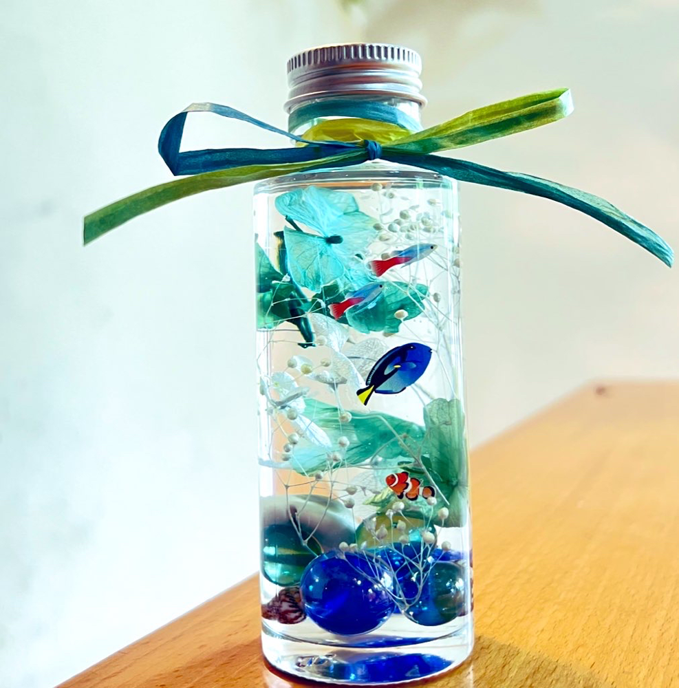 年齢制限なし！熱帯魚の泳ぐ八丈島の海をイメージしたハーバリウム作り。
