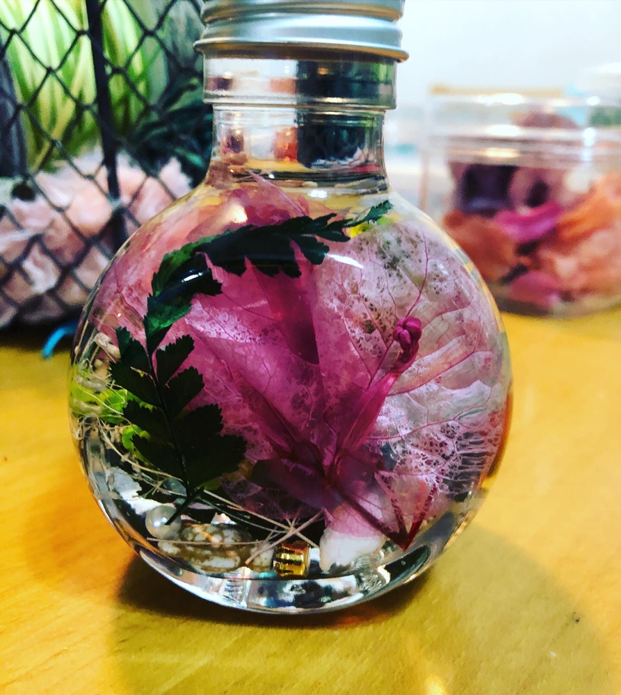 島の草花と貝殻で作る島リウム