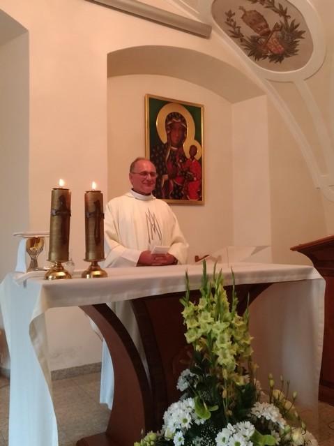 Le père Serge officiant à Czestochowa