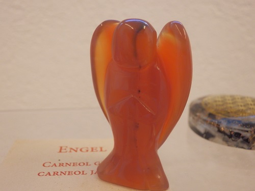 Engelfiguren aus Edelstein