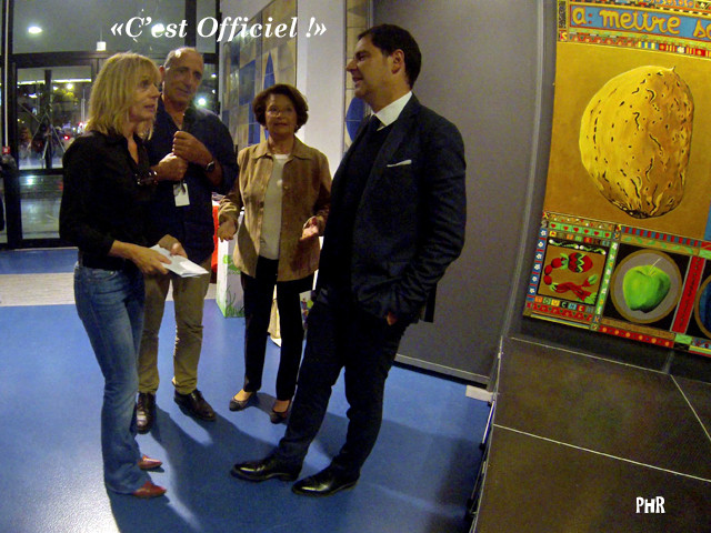 De gauche à droite: Karine Schneider, Bernard Bosch, Créateurs et Organisateurs du Salon; Mme Catherine Vouillon, Conseillère municipale de la ville de Cannes et Subdéléguée à la Culture; M. Thomas de Pariente, Adjoint à la Culture de Cannes