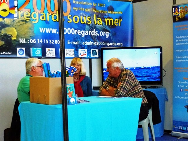 Le stand "2000 regards sous la mer", en face de celui d'AQUAMANIE