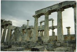 Temple d'incubation d'Epidaure, période antique, on ne voit que les vestiges qui tiennent encore debout