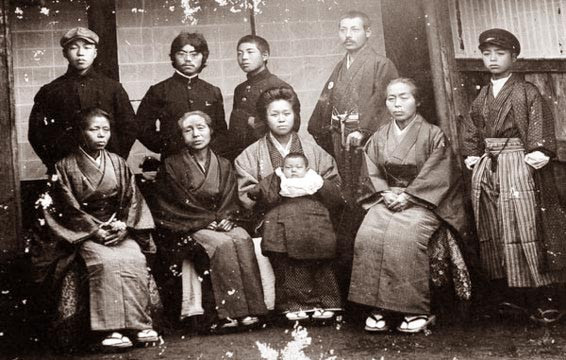 立川一䖝の妻が死亡したときの親族の写真 神達也氏 蔵