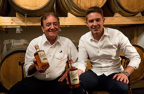 Werner mit Sohn Roman Limacher CHicken Hill Whisky