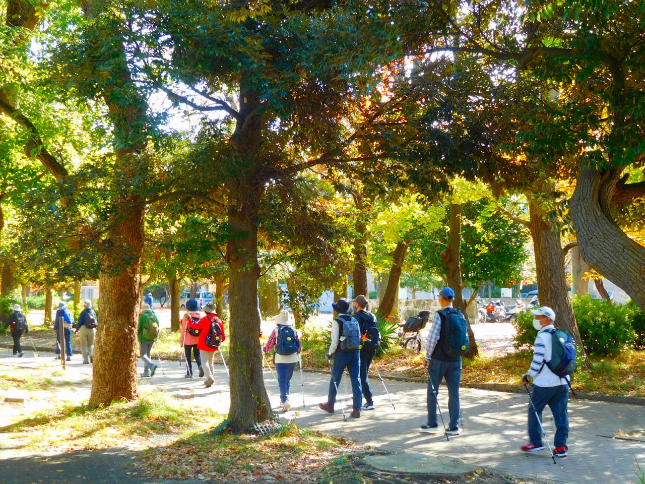 一班が平和公園西端に着きました