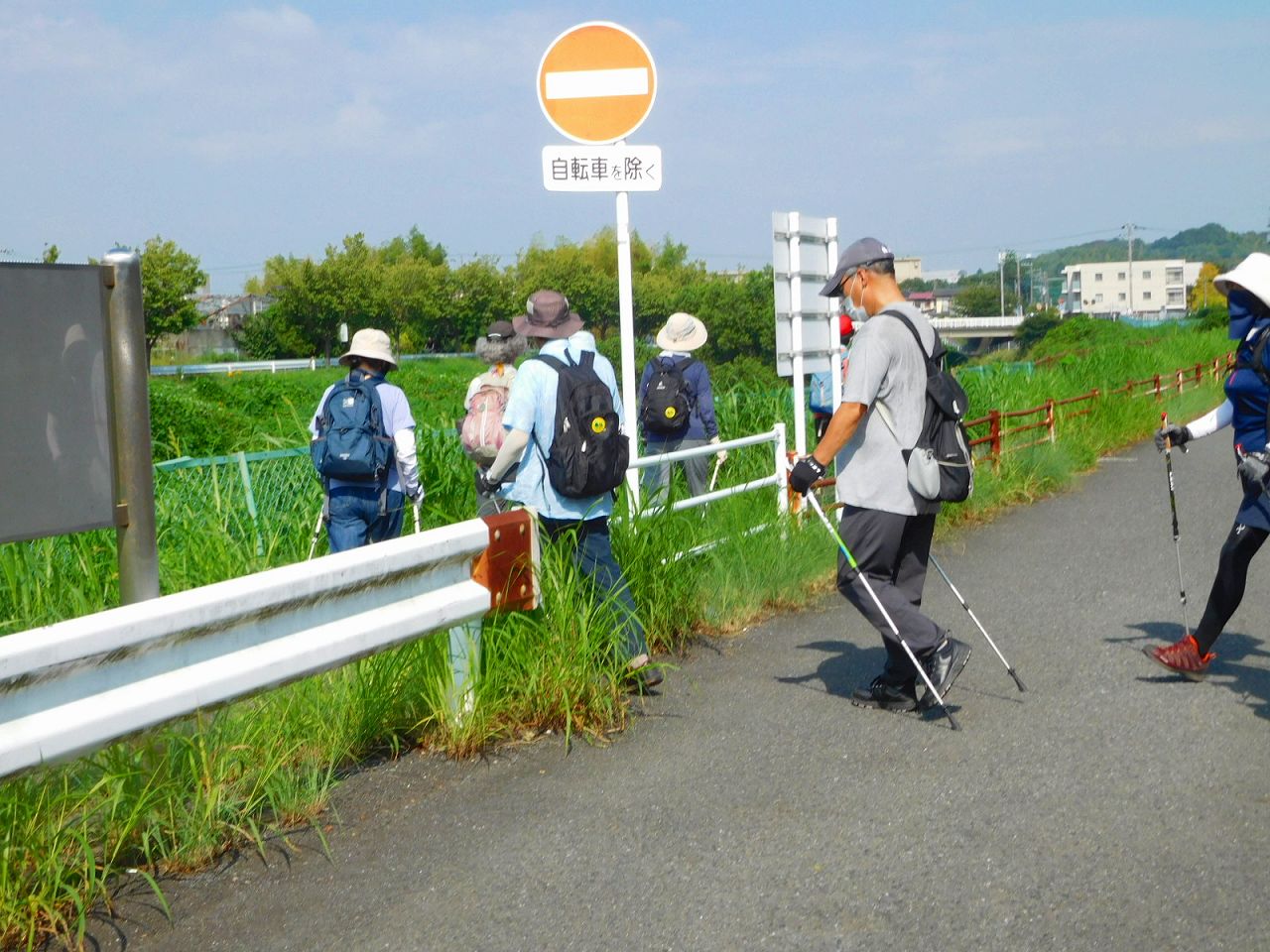 鶴見川沿道に入る