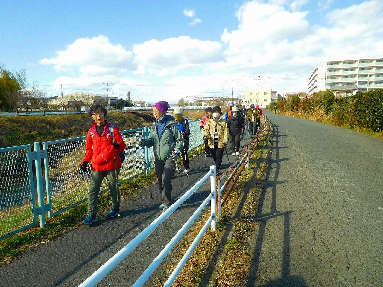 鶴見川沿いを進みます