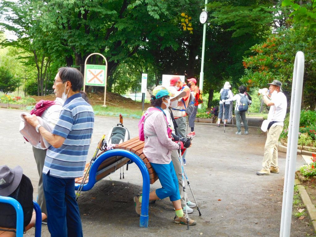 泉田向公園で水分・当分補給です