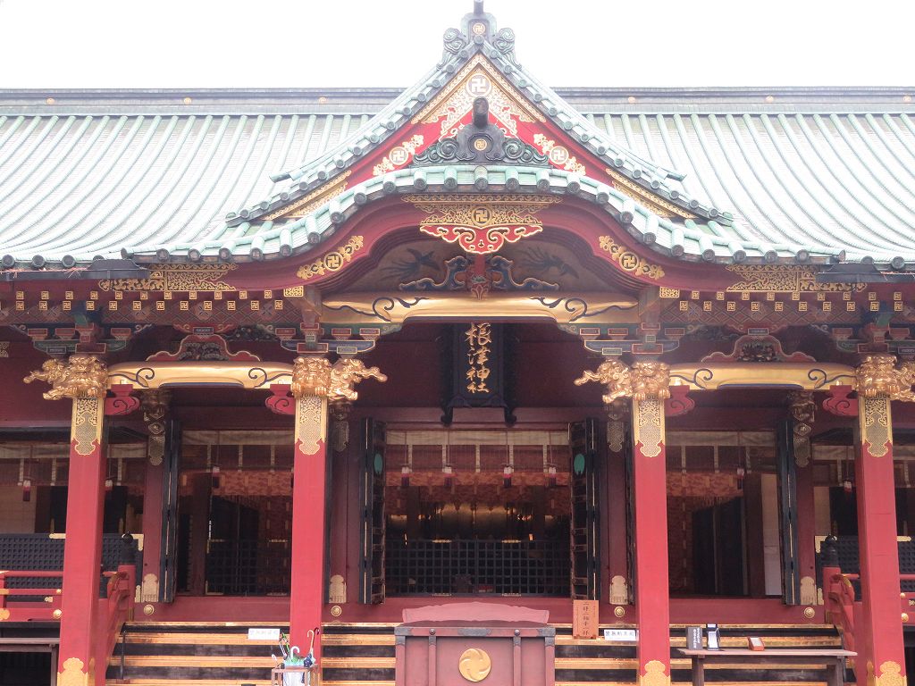 本殿も卍(神仏習合の名残で神社に仏教の卍がある)