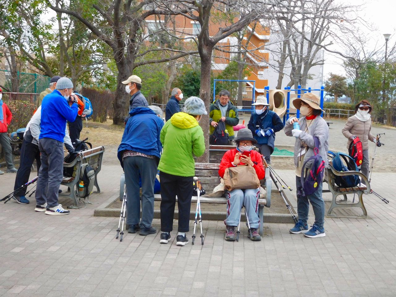 市ヶ尾第二公園到着　早速水分補給