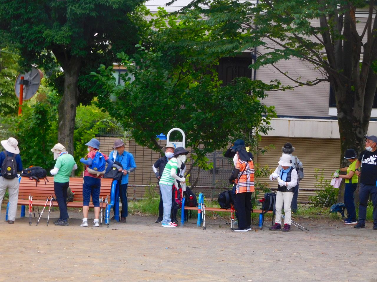 泉田向公園到着　皆さん休憩　水分・エネルギー補給