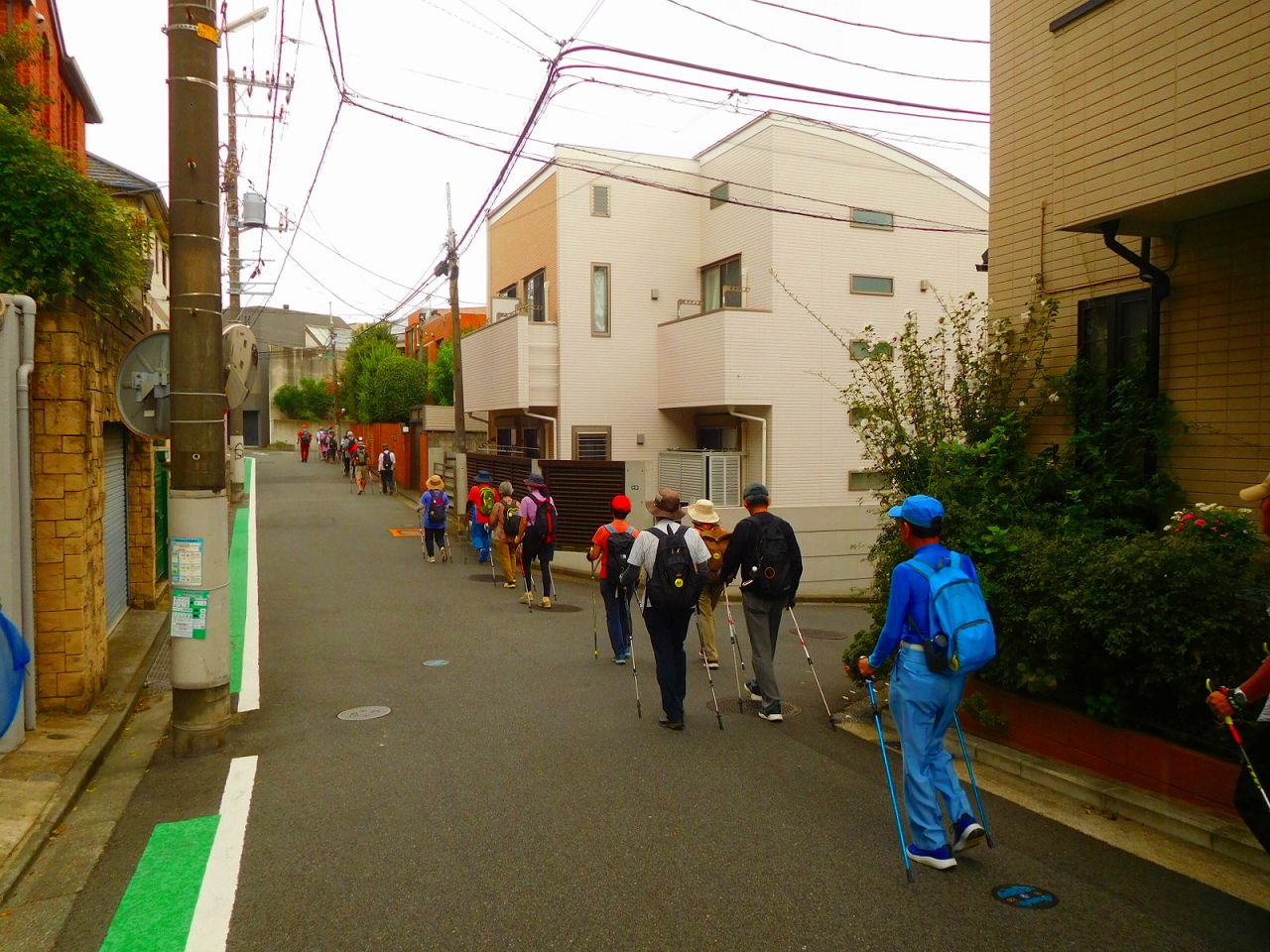 東急東横線横の住宅街を歩く