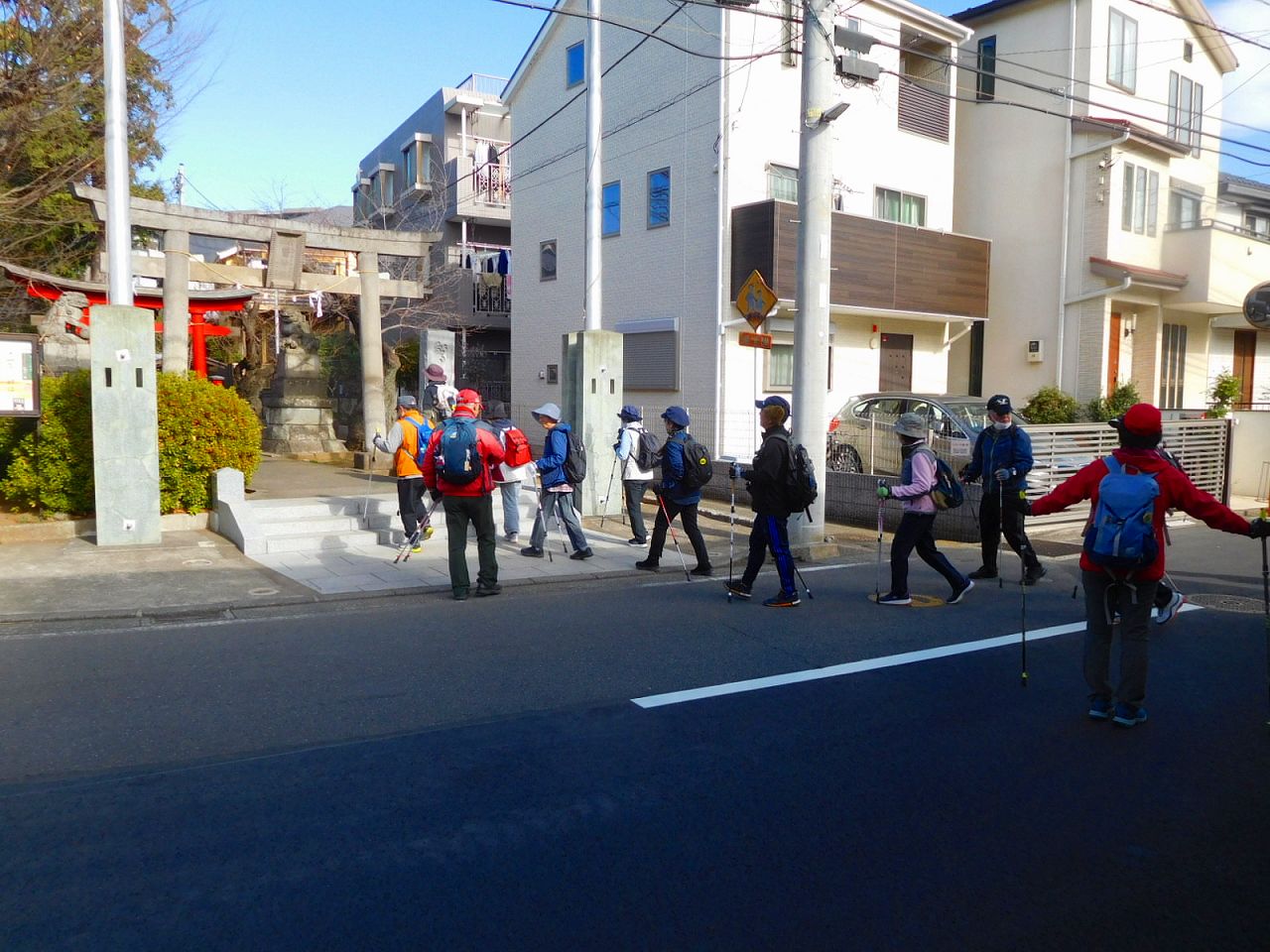 驚神社到着