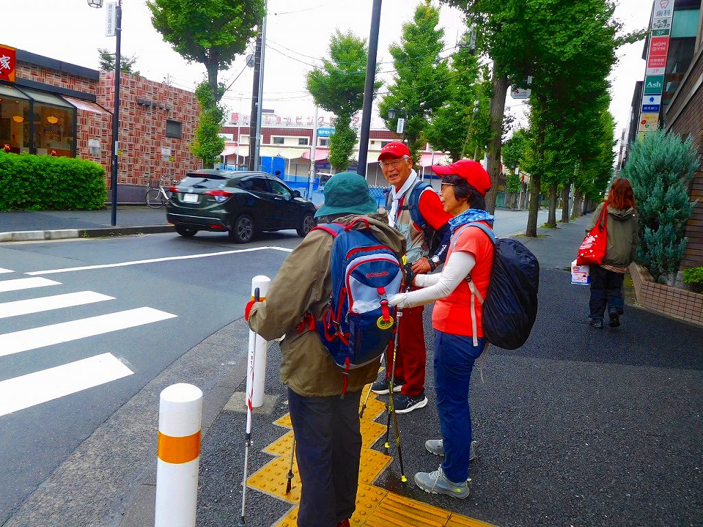 藤が丘駅前の交差点で信号待ち