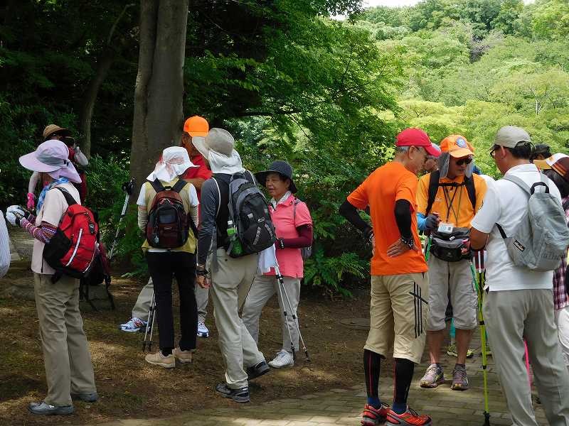 鴨池公園で休憩　水分補給・糖分補給