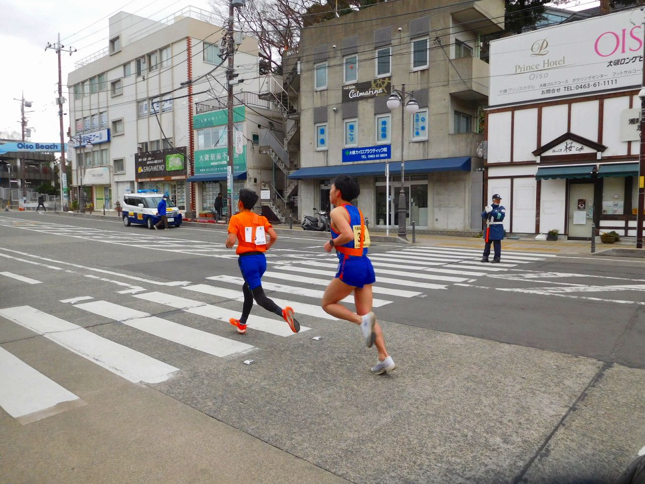 大磯町70周年記念の駅伝　トップ通過