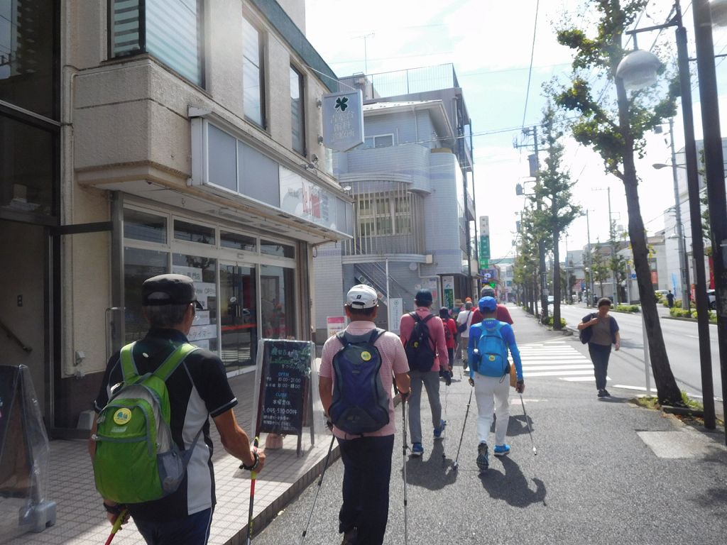 青葉台の町をウォーキング