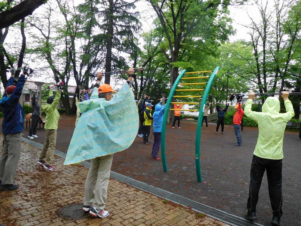 霧雨の中をウォーミングアップ