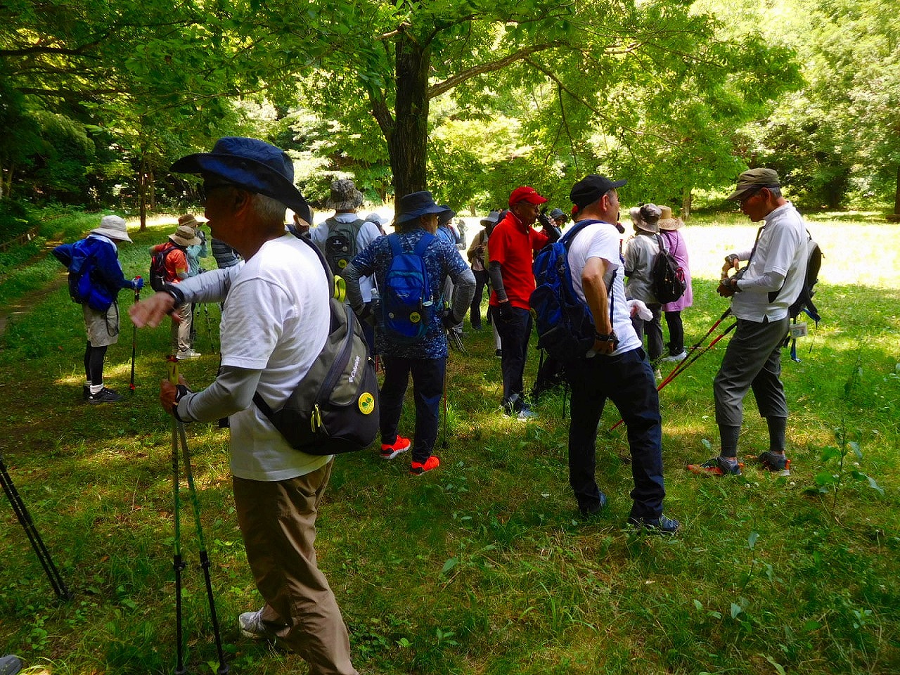 北八朔公園の奥の広場で休憩