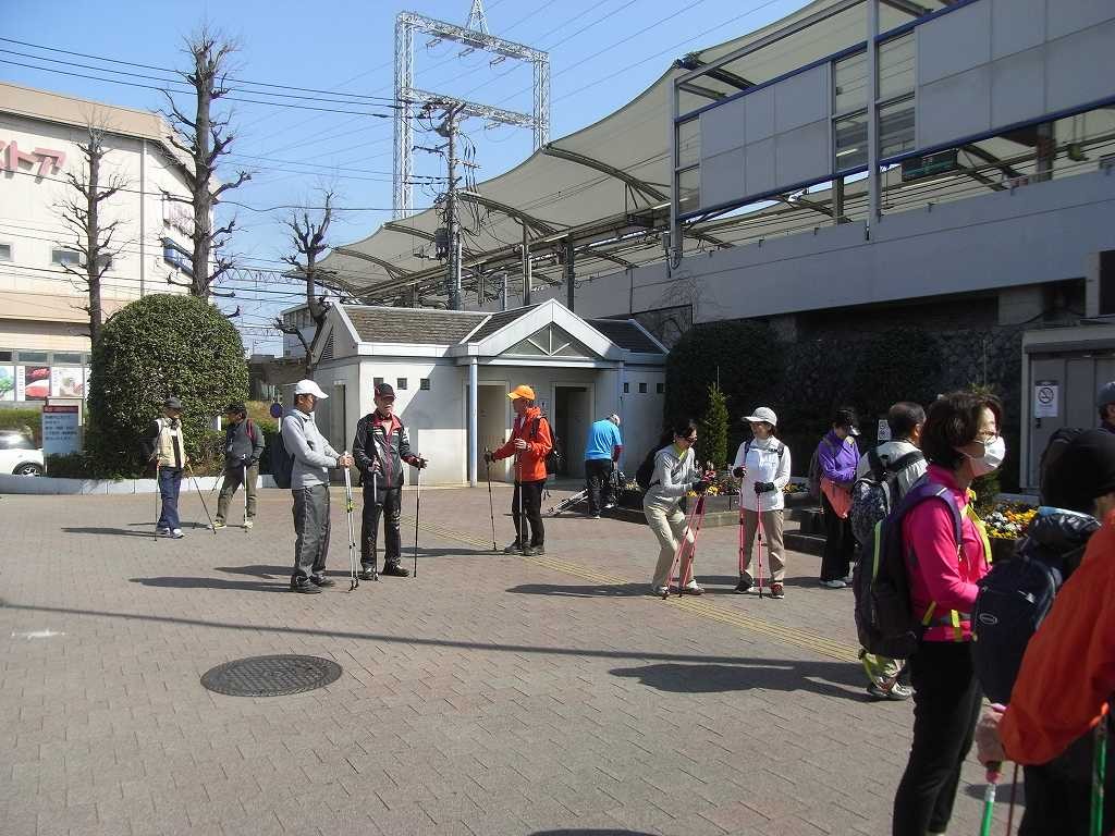 江田駅で隊列・列詰めを行う