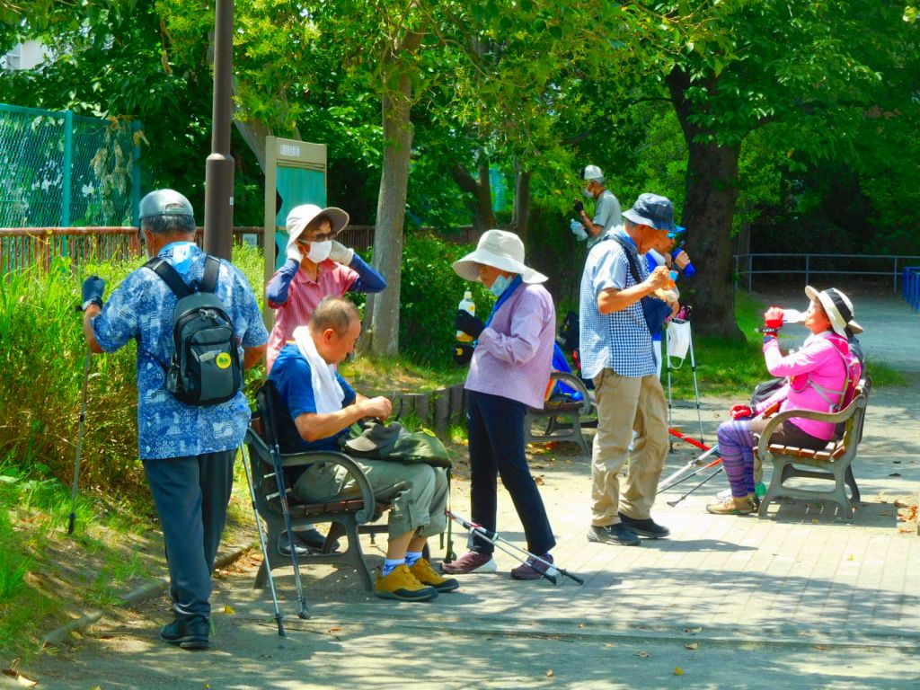 市ヶ尾第二公園到着して直ぐに水分補給「お疲れ様」