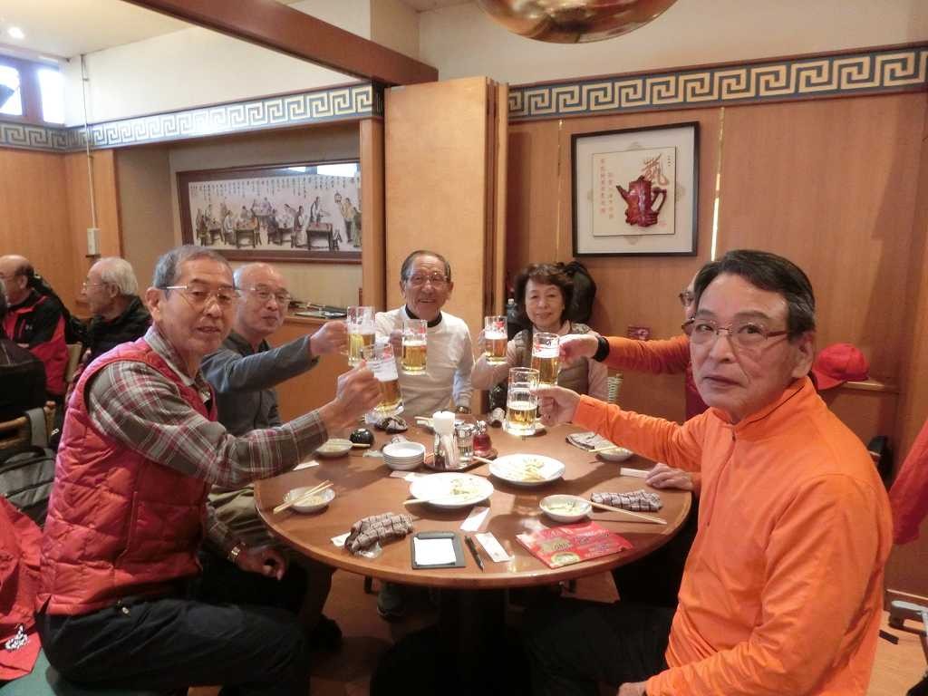 各テーブルで乾杯!!