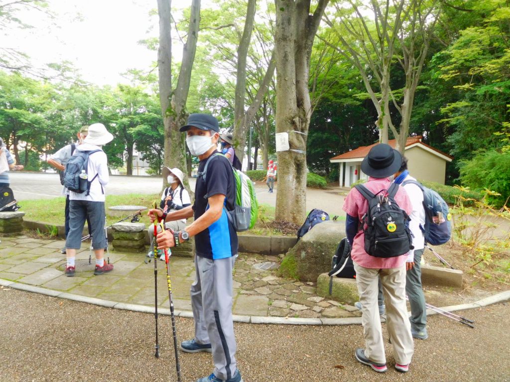 スタートから40分　鴨池公園で水分補給　