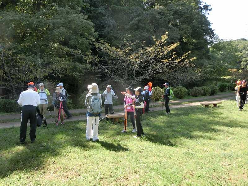 北八朔公園内の山林を歩いた人・グランドを歩いた人も到着