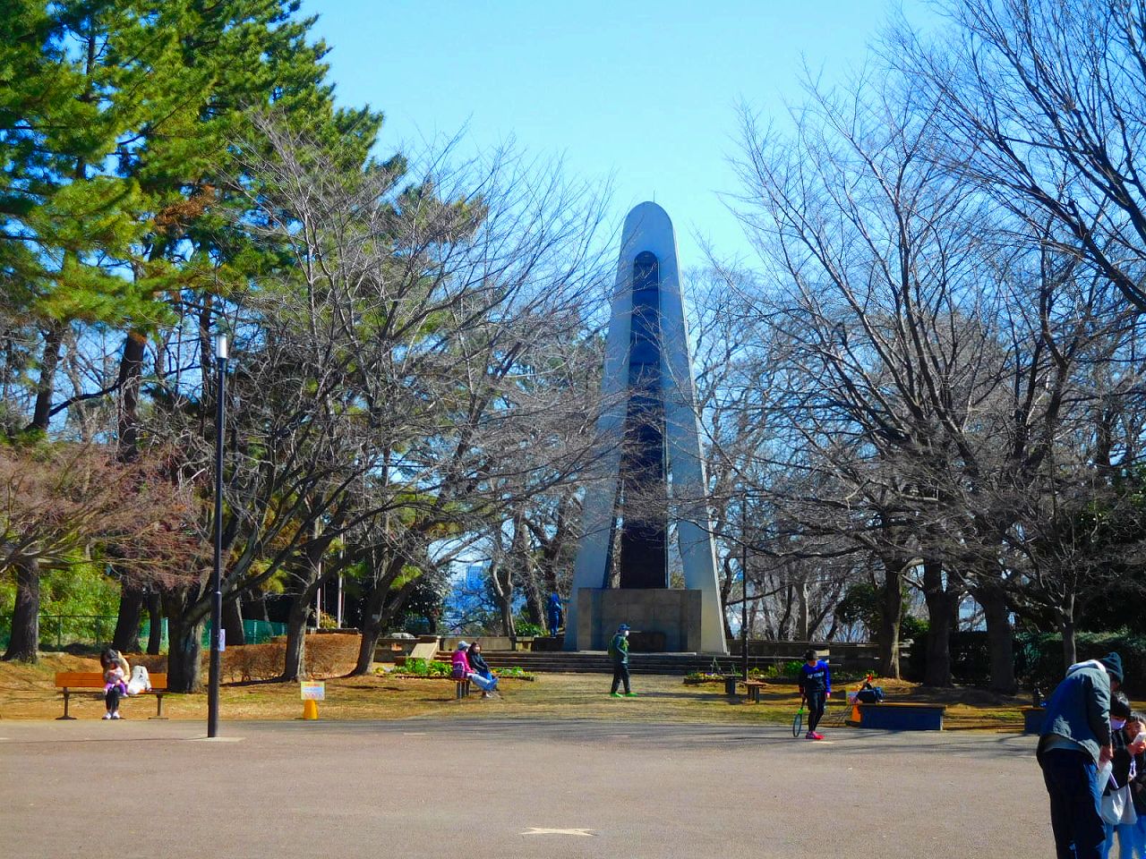 公園には戦没者慰霊塔もありました