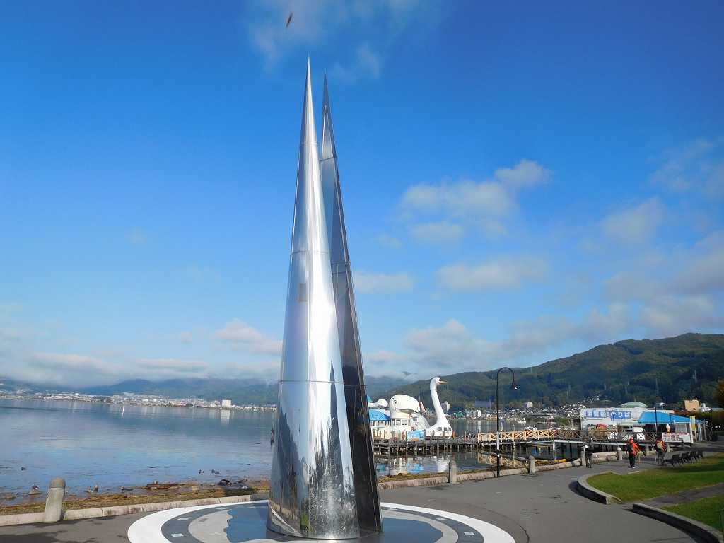 二日目快晴　諏訪湖一周スタート地点　白鳥号も見えます