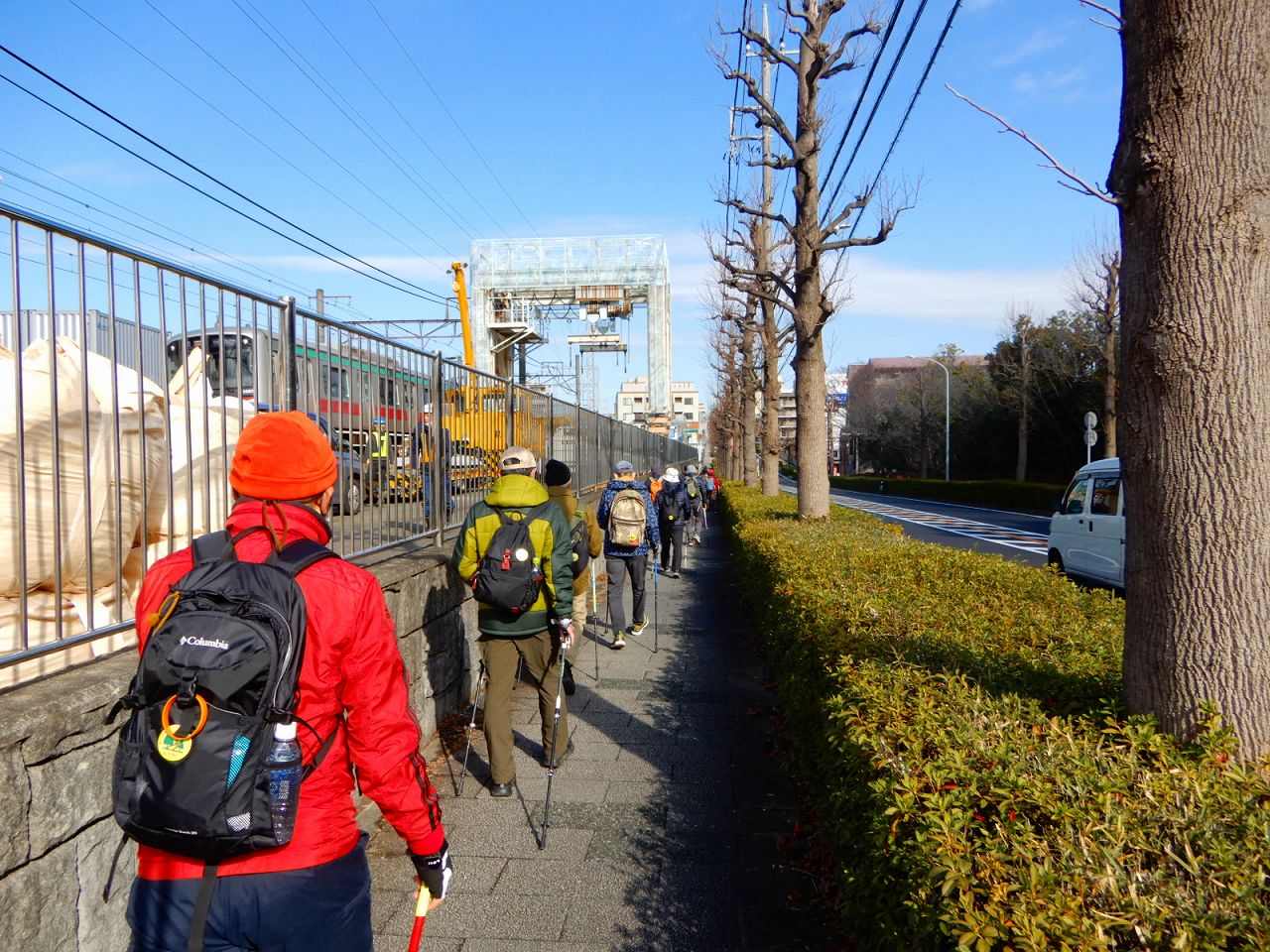 東急田園都市線横を歩く