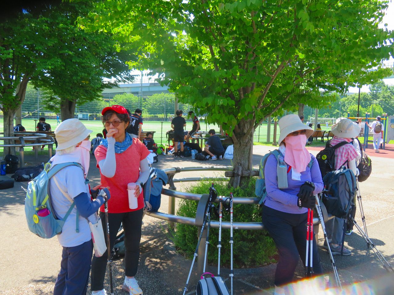 谷本公園で水分補給