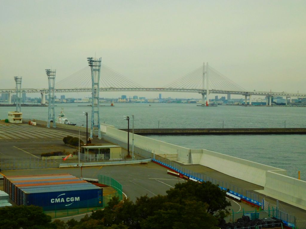 横浜ベイブリッジを反対側から初めて見ました