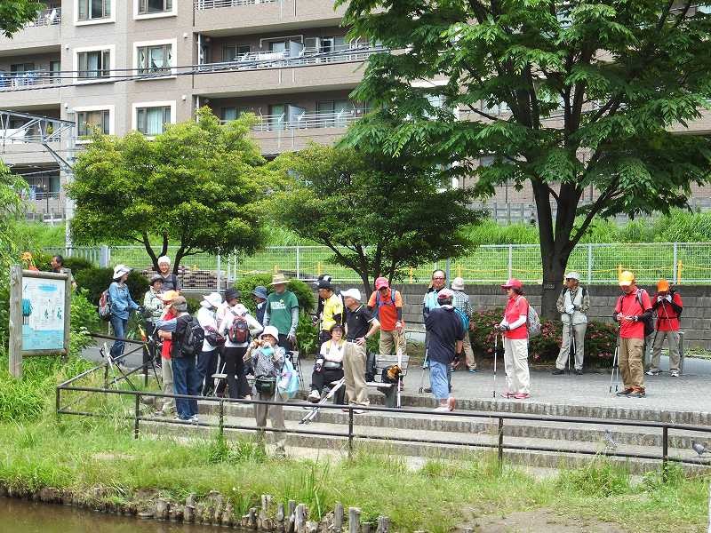 藤ヶ丘公園に到着　ここでも水分補給