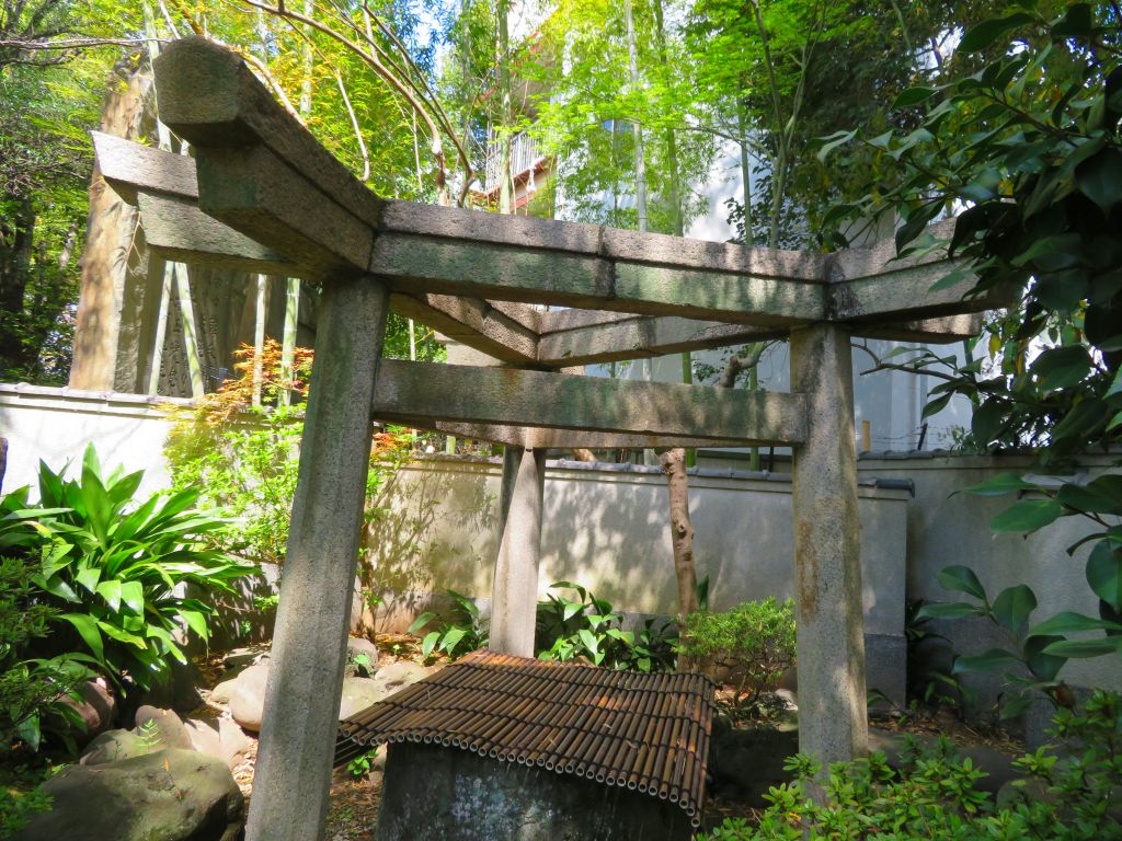 三囲神社鳥居