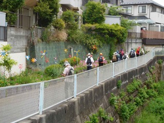 全会通った道の風車