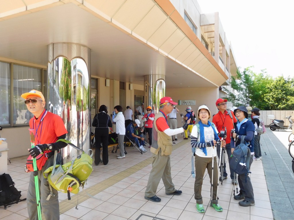 大場みすずが丘地区センターで休憩