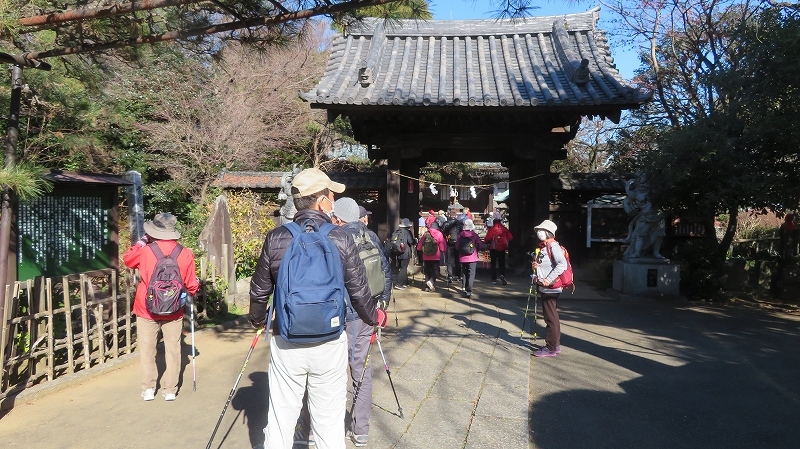 山門、高梁に七福神の彫刻