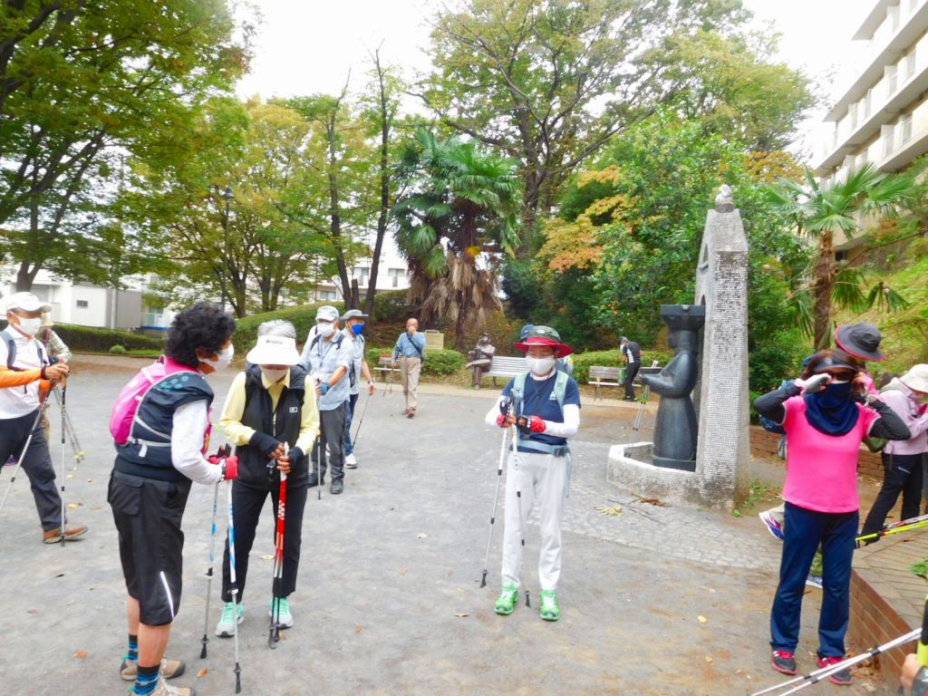 市ヶ尾第三公園に集合する会員の皆さん