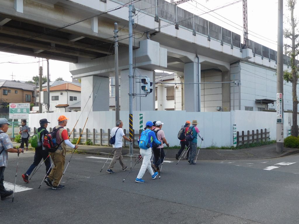 青葉自動車学校横をウォーキング