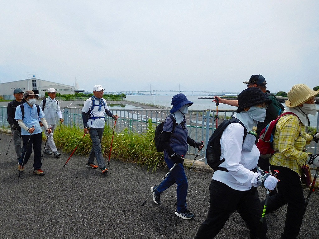横浜ベイブリッジも遠くに見えてます