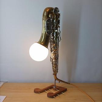 Zeitgenössische Skulptur aus altem Saxophon, 2025 Christian Abt, Kamen
