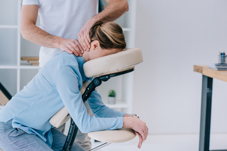atelier de massage Amma en entreprise pour améliorer le bien-être au travail